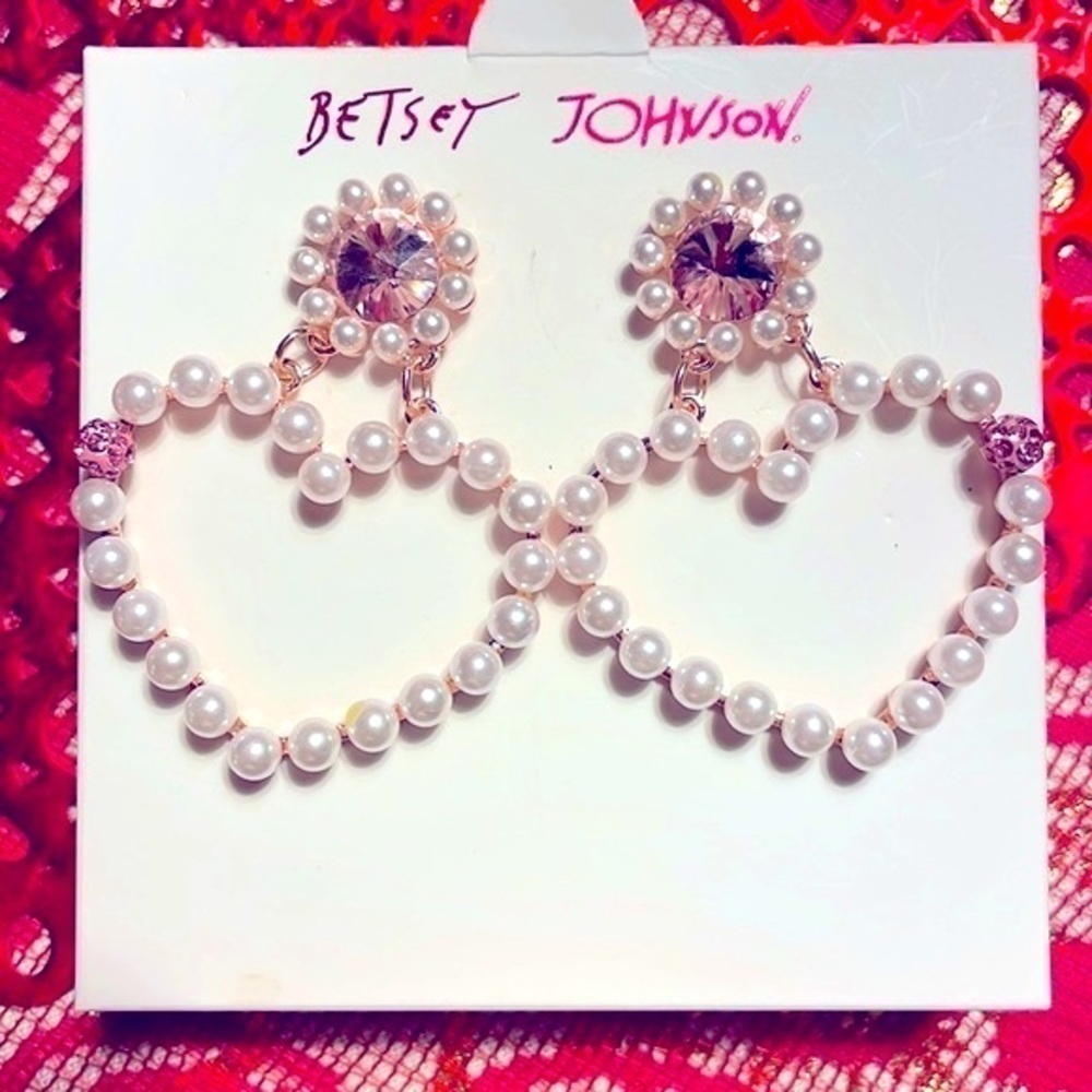 Brand New Betsey Johnson Cultured Pearl Pale Pink Rhinestone Heart Drop Earrings